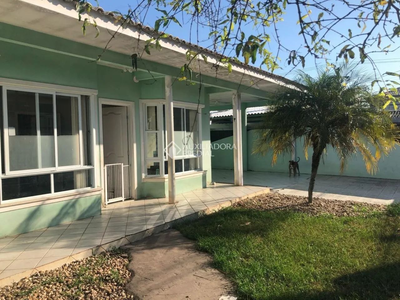 Casa Ampla com 3 Quartos e 4 Vagas no Bairro Abraão