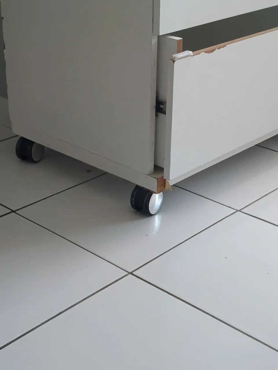  Cômodas de Dormitorio com Rodinhas - Foto 3