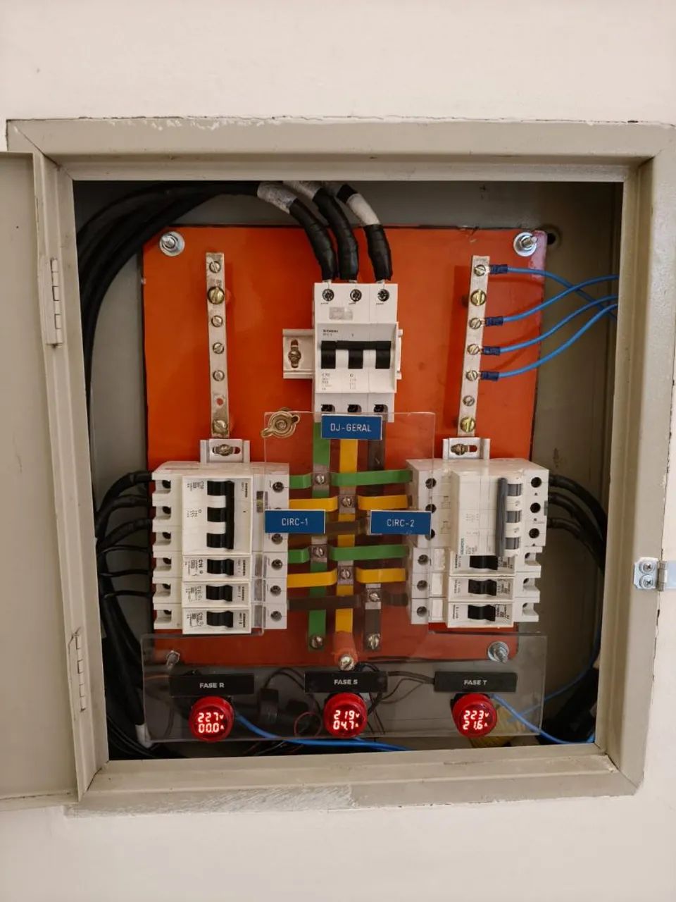 Montagem de quadros elétricos em geral - Foto 2