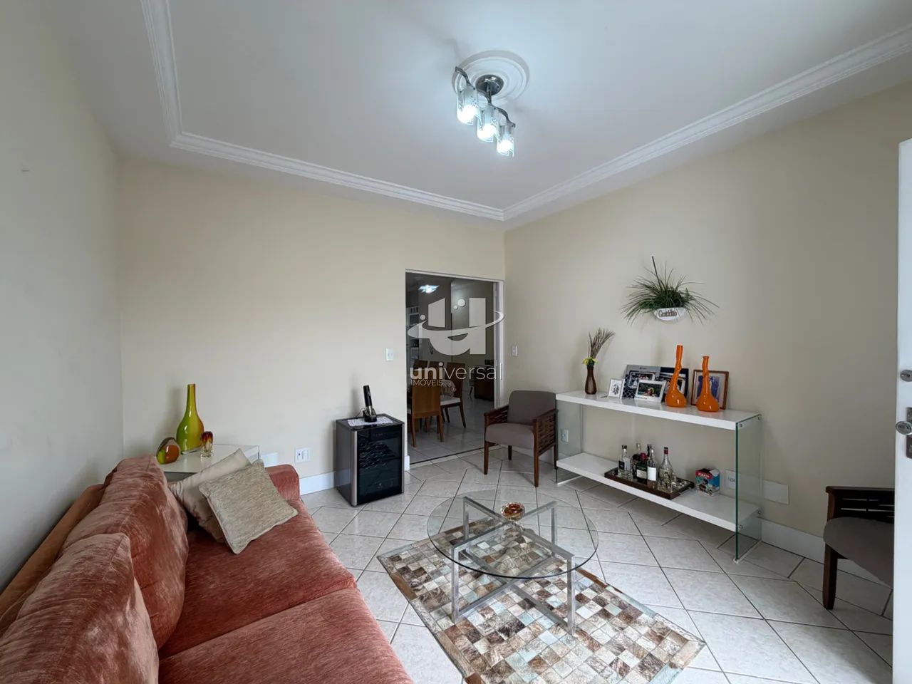 Casa Mobiliada com 4 Quartos, Terraço com Churrasqueira e Garagem para 2 Carros. - Foto 3