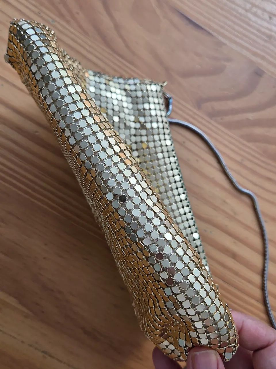 Bolsa  Vintage De Malha Metal Dourada - Foto 4