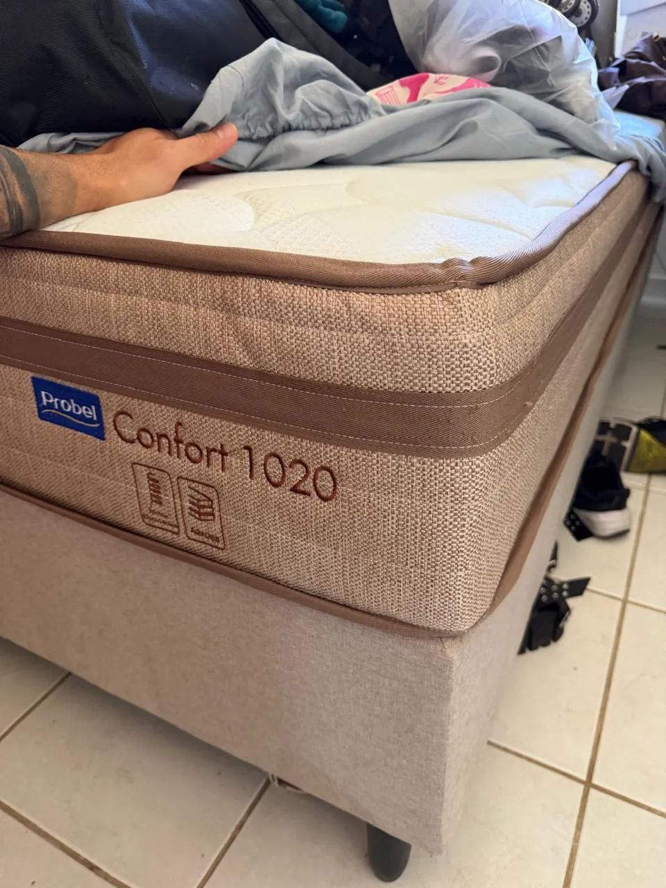 Cama box com colchão de molas solteiro 