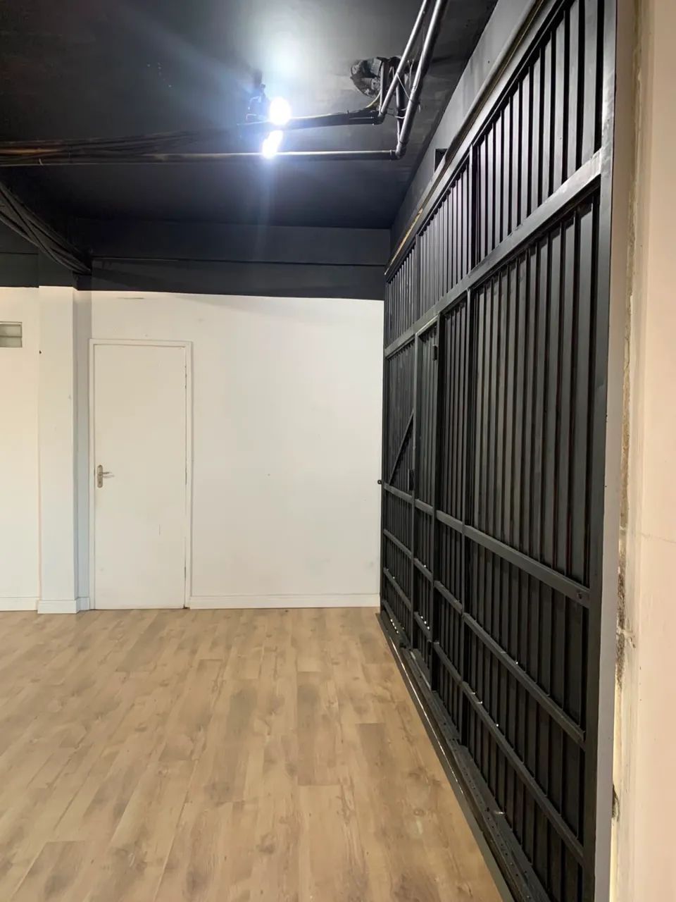 Alugo sala comercial no subsolo com 95 m2  - Foto 4