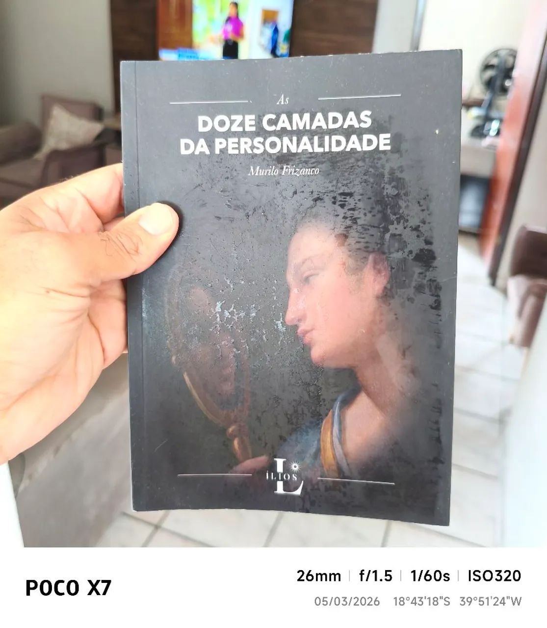 Livros com temáticas diversas. 