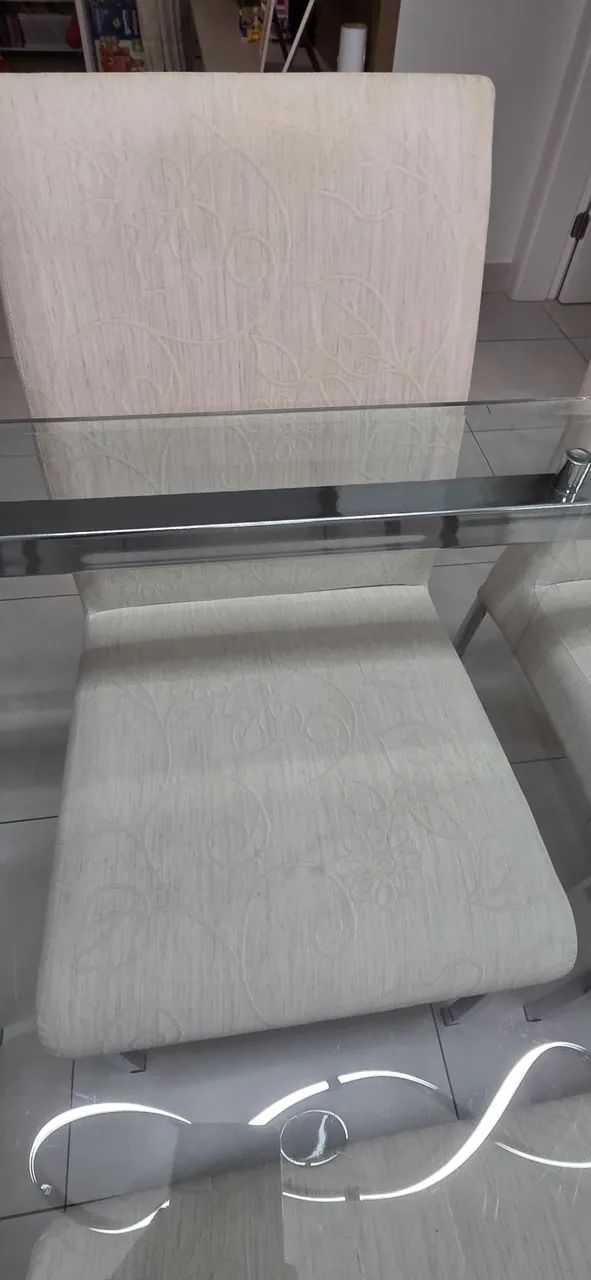 Vendo mesa de jantar com 6 cadeiras - Foto 3
