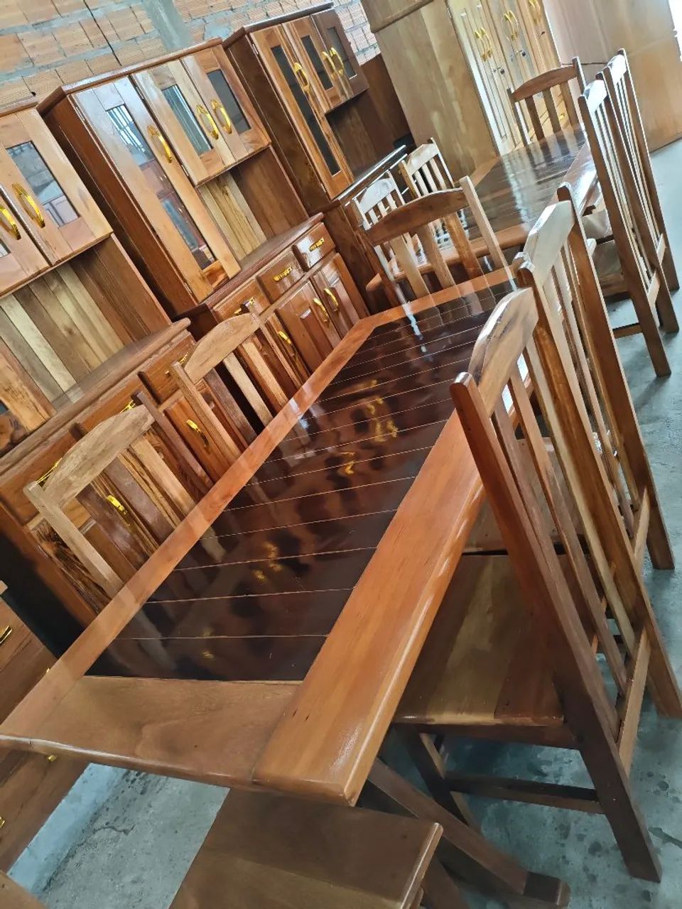 Mesa com 6 cadeiras de madeira  - Foto 4