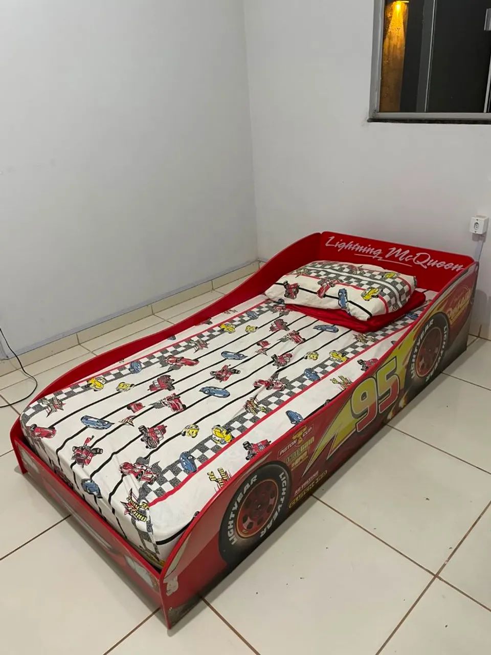 Vendo cama de solteiro 