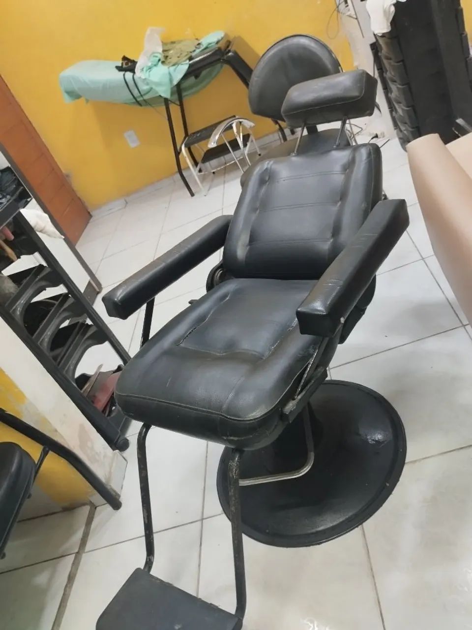 Cadeira de Barbeiro Profissional Reclinável - Oportunidade para seu Negócio! - Foto 3