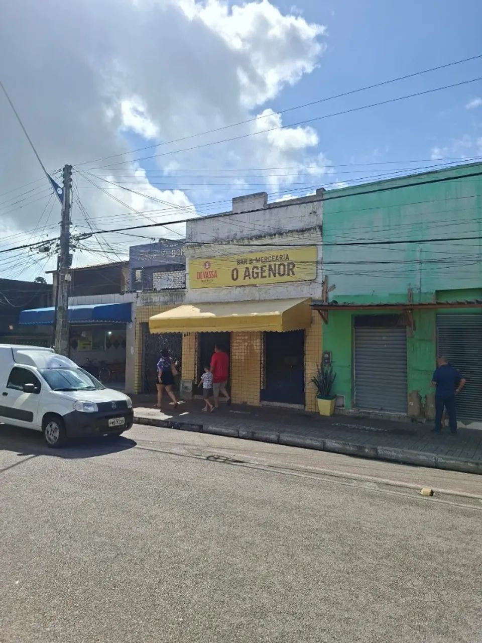 Vendo Casa no Centro, Comercial e Residencial; 1 loja e  5 apartamentos sala, quarto, WC - Foto 2