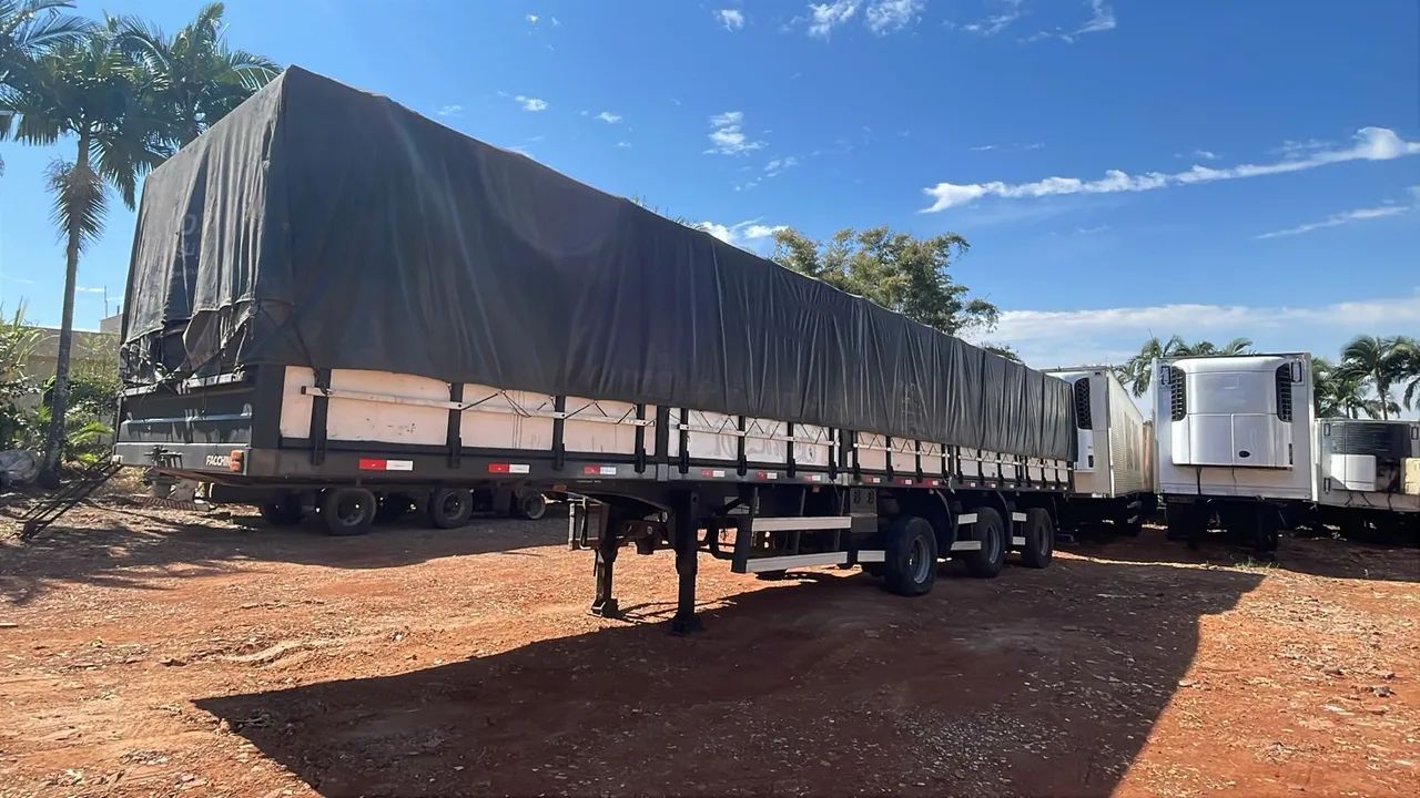Carreta Graneleiro Wanderleia 3 eixos LS