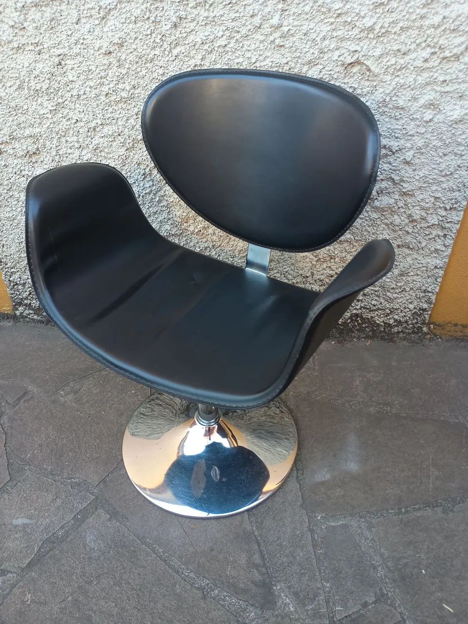 Cadeira/poltrona giratória Tulipa, base cromada disco. - Foto 4