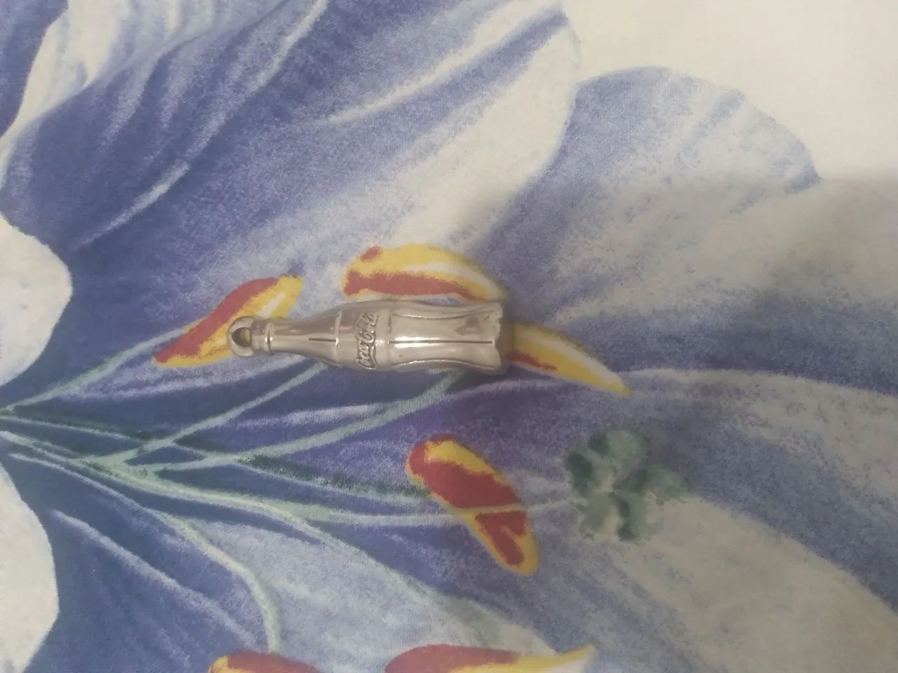 Chaveiro prateado da coca cola 1970