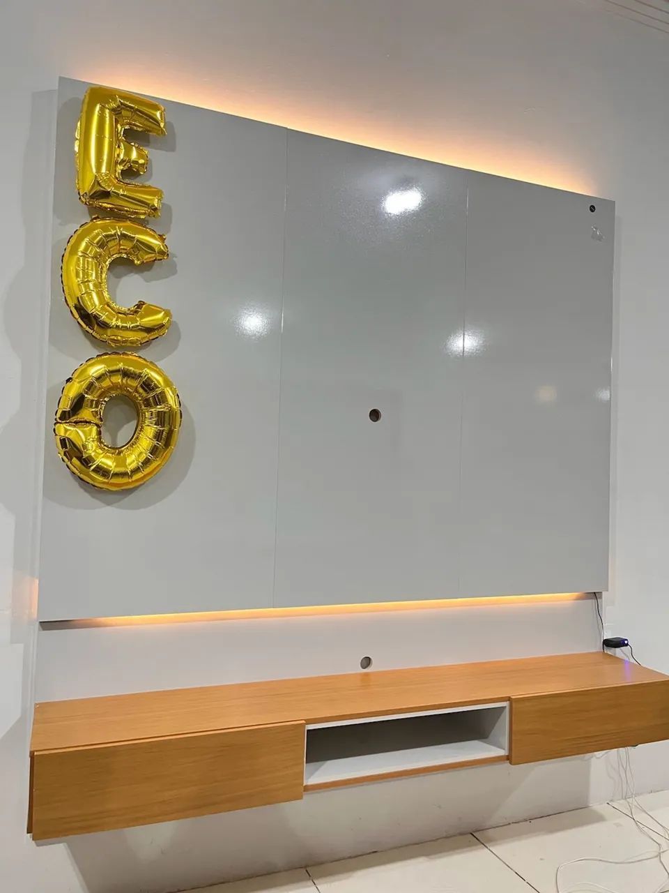 Painel de tv até 70p com led disponível 