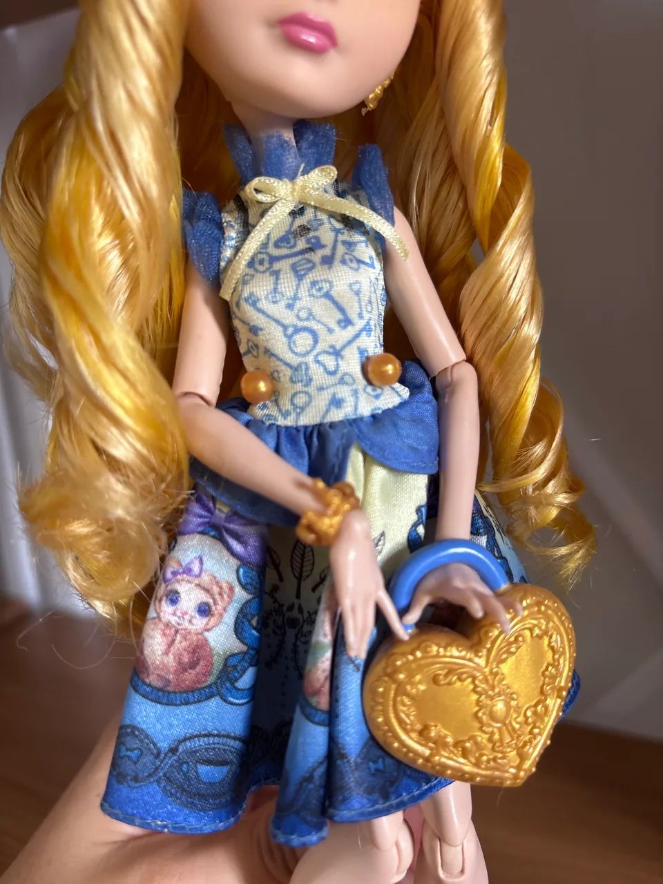 Boneca Blondie Lockes - Ever After High  - Foto 4