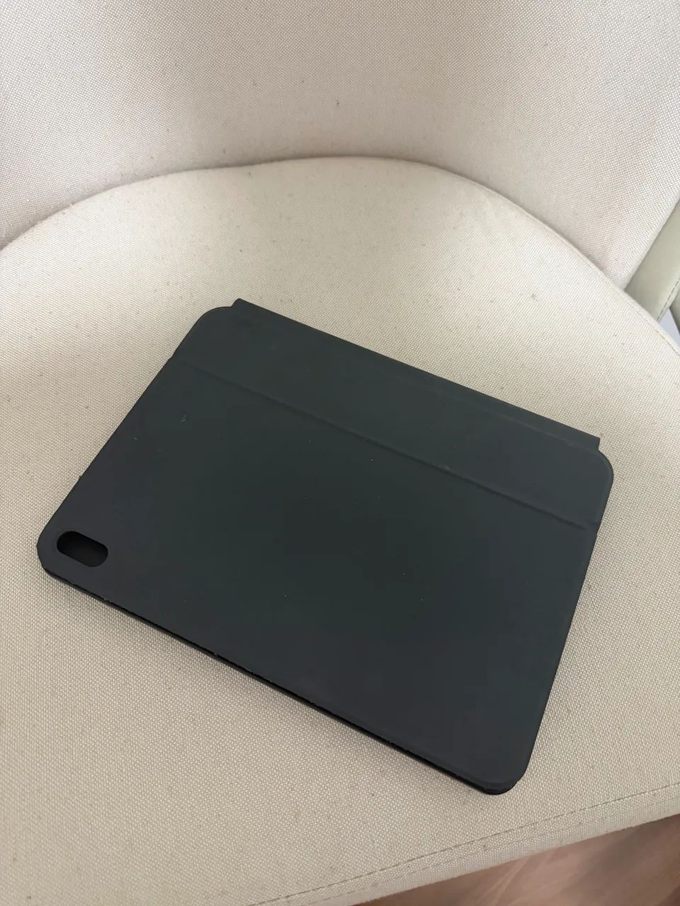 Capa Teclado Magnética Bluetooth p/ iPad 10a Geração (com Trackpad e LED) - Foto 2