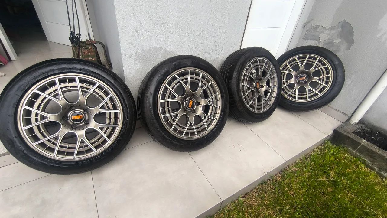 jogo de roda com pneus