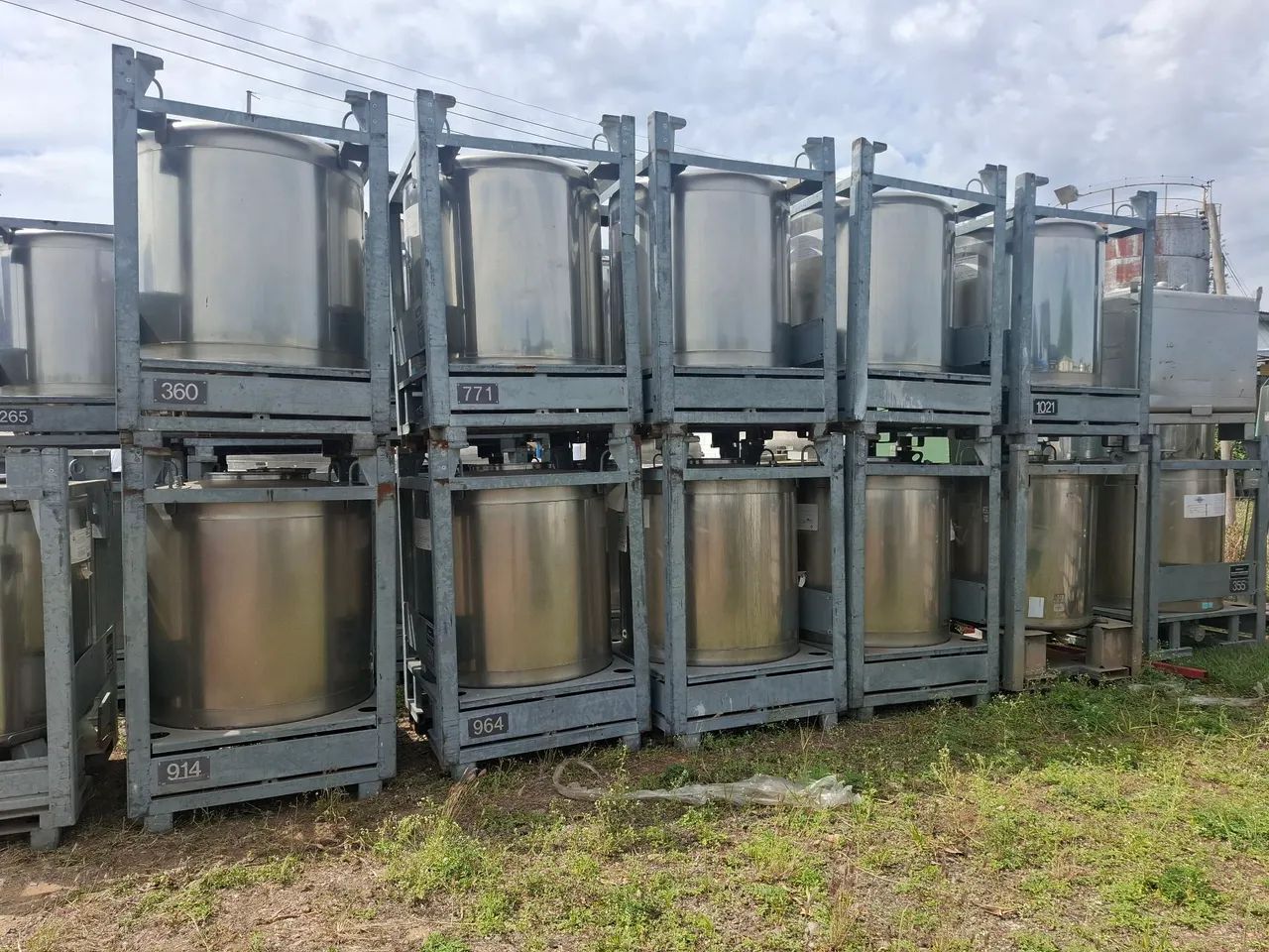 CONTAINERS CILÍNDRICOS EM AÇO INÓX 