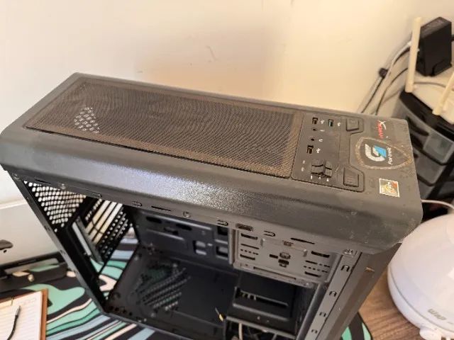 Gabinete Gamer Preto Mid Tower sem Tampa Lateral - Foto 4