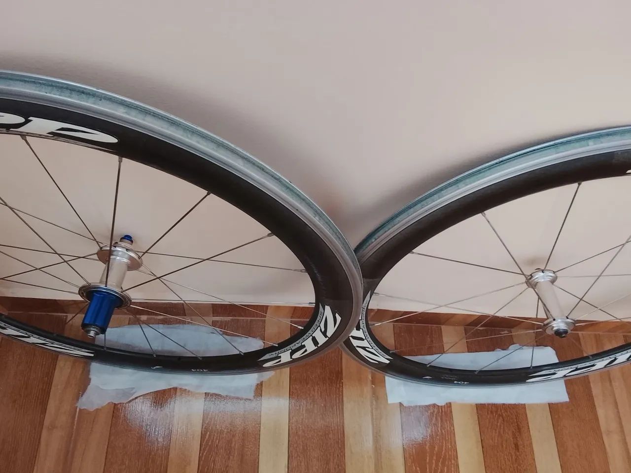 Roda zipp 404 clincher(USA) - Foto 5