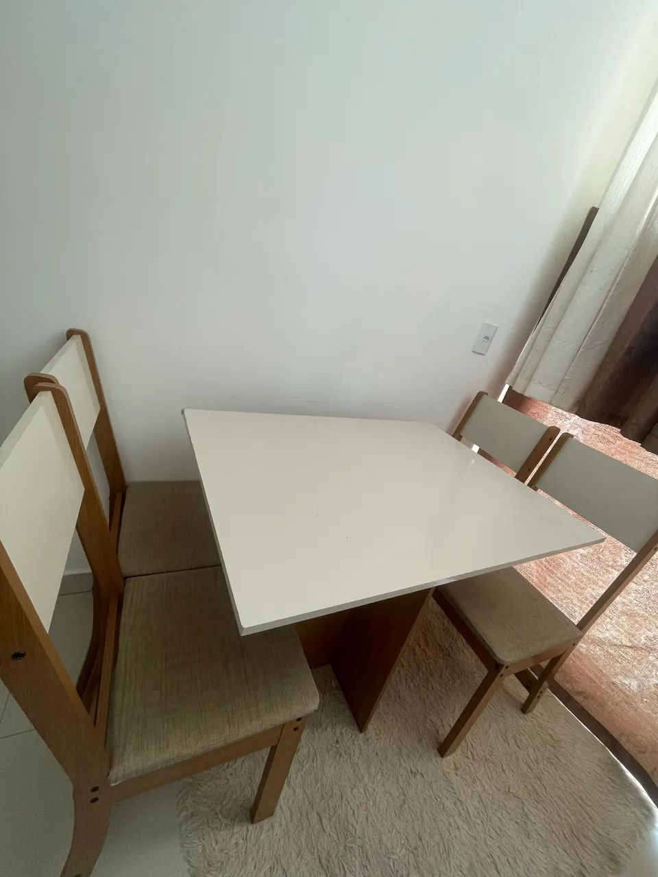 Mesa de jantar 4 cadeiras