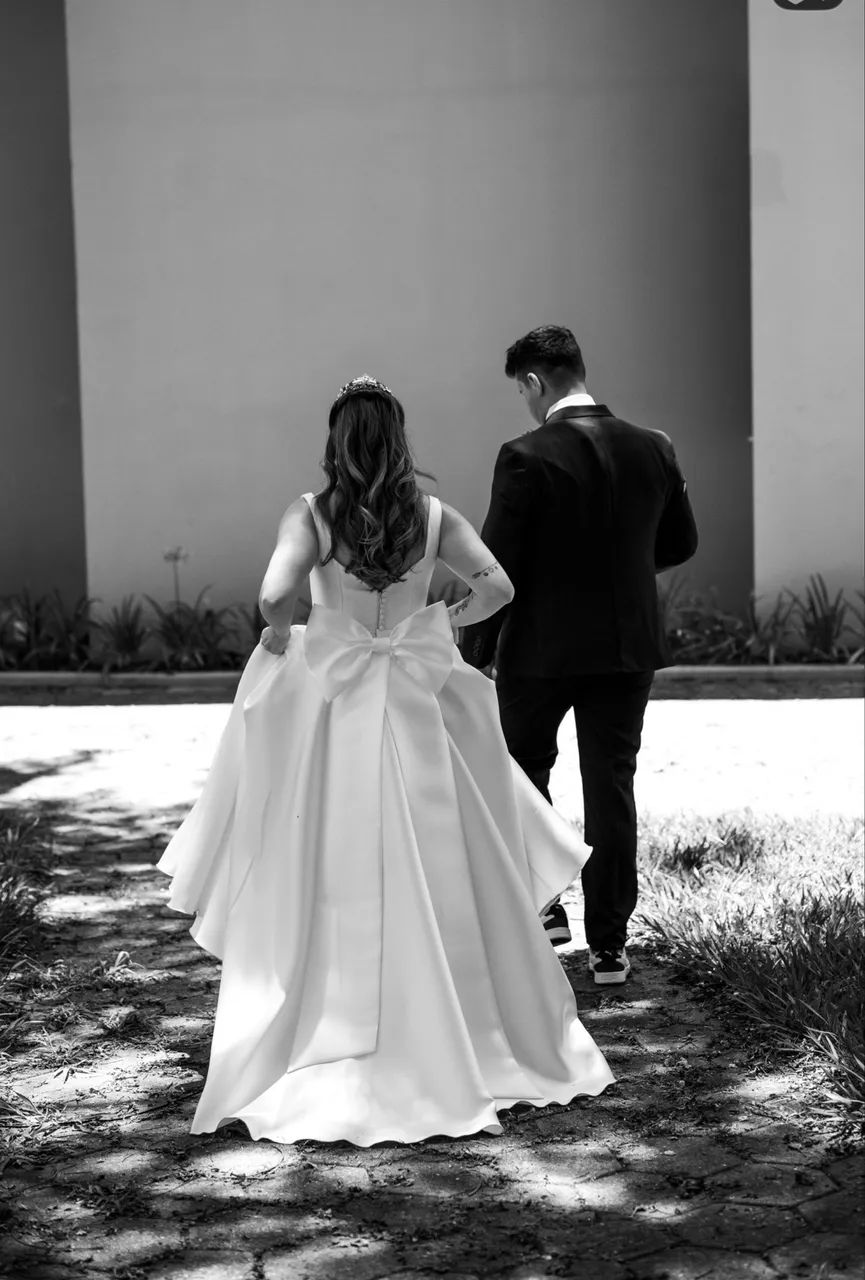 Vestido de Noiva Sob Medida - Uso Único | Impecável