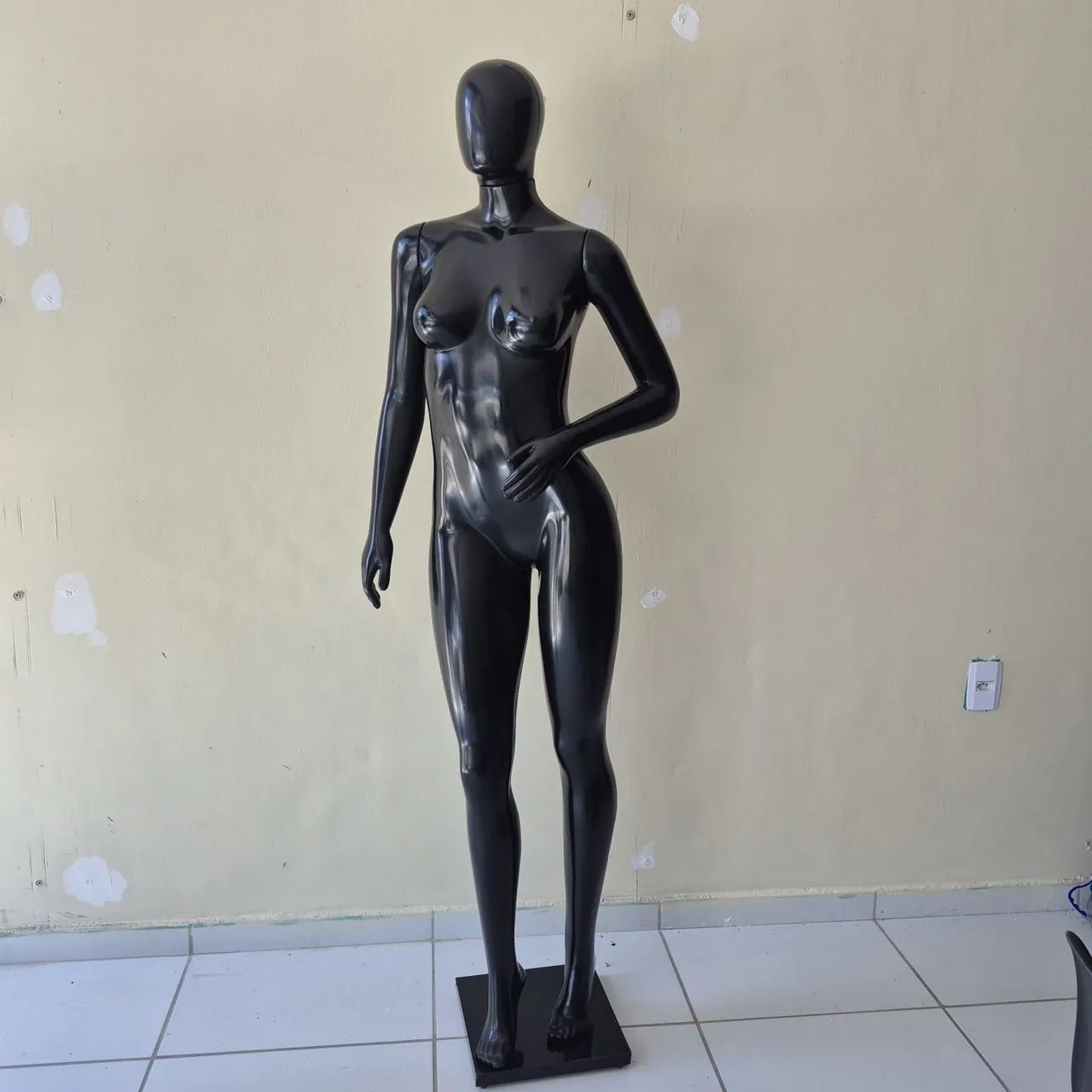 Manequim feminino preto
