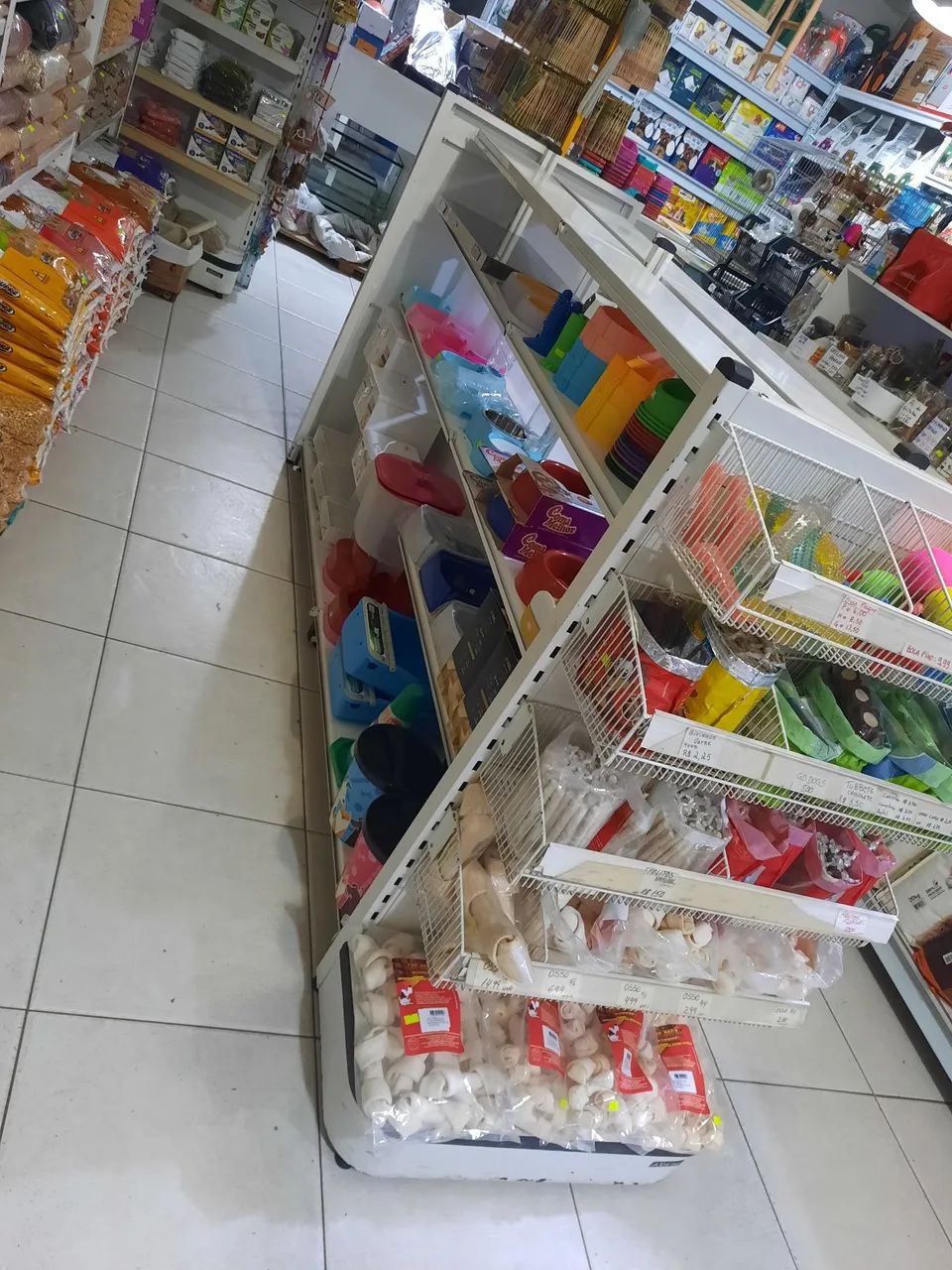 Gôndolas e prateleiras 