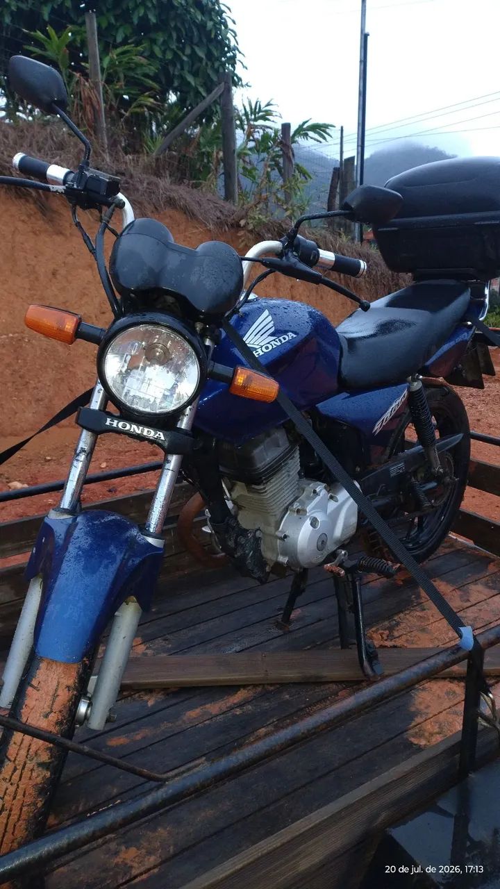 Titan 150 com freio a disco.