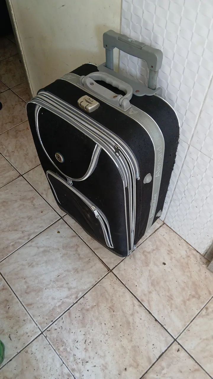 Mala de 23 kilos semi nova - Foto 4