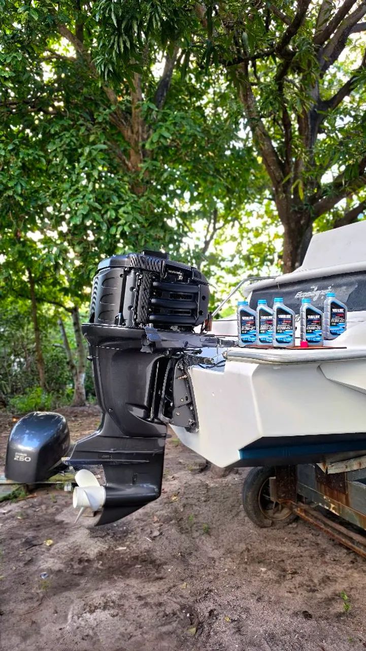 Motor de Popa Yamaha 250 HP 4 Tempos - Revisado e Pronto para Uso