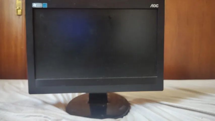 Monitor AOC 15" LCD 519SW + cabos- 30$