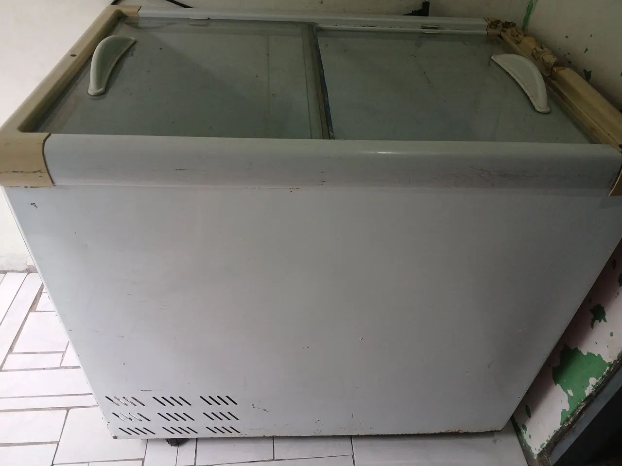 Vende-se freezer da marca esmaltec 