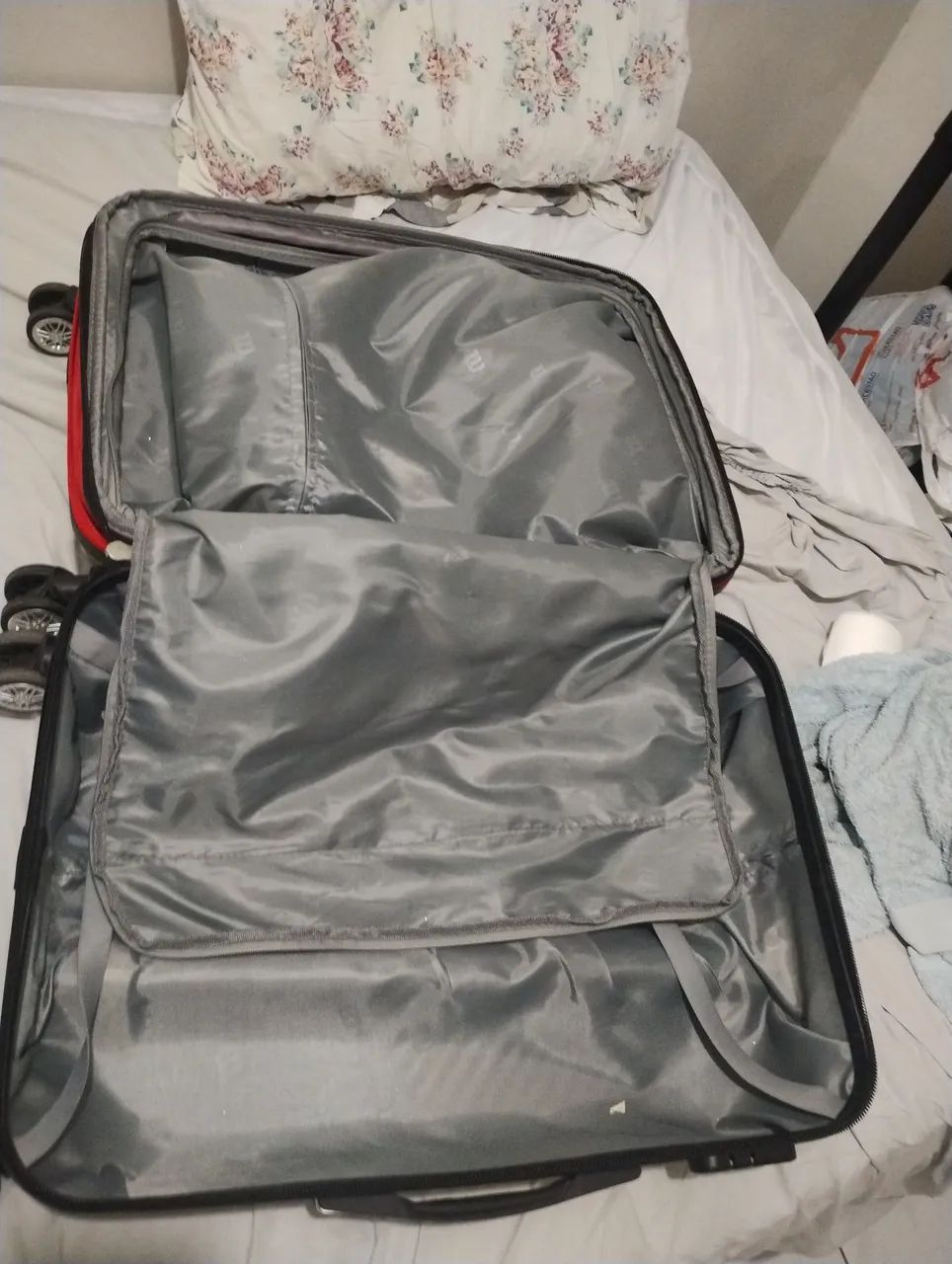 Mala da marca Wilson com capacidade para 23 kg.
