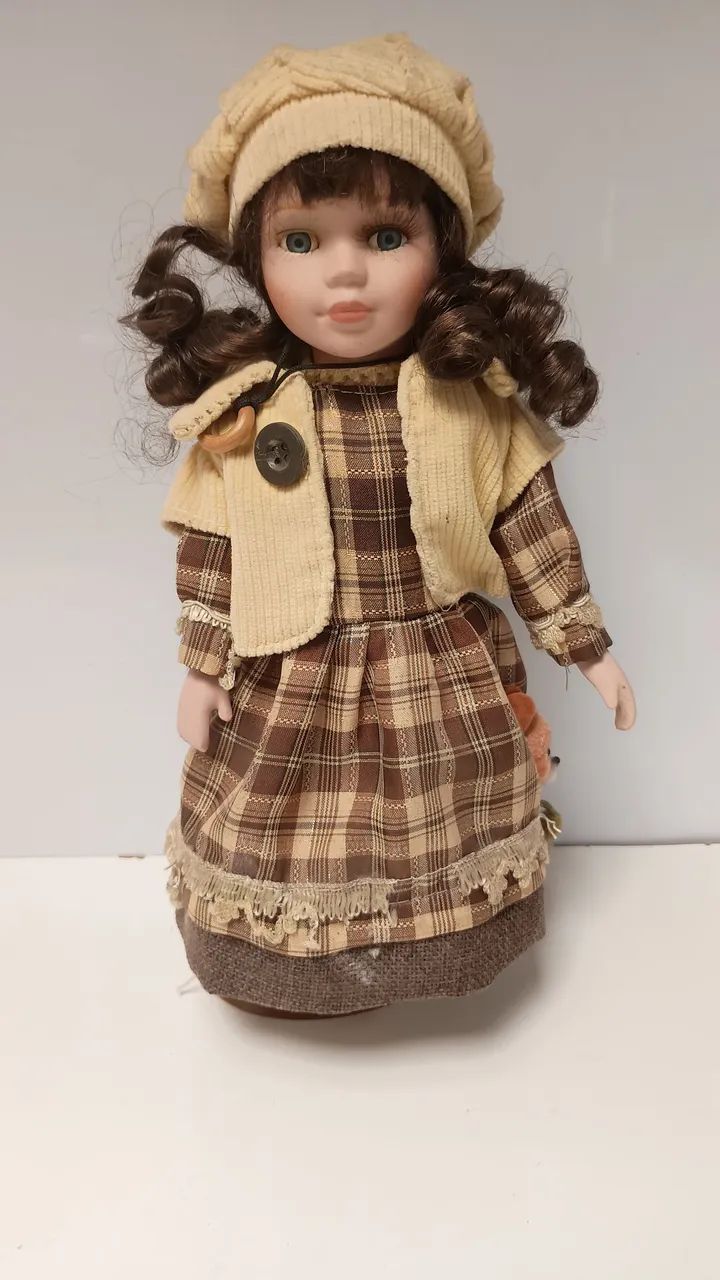 Antiga boneca de porcelana 31 cm