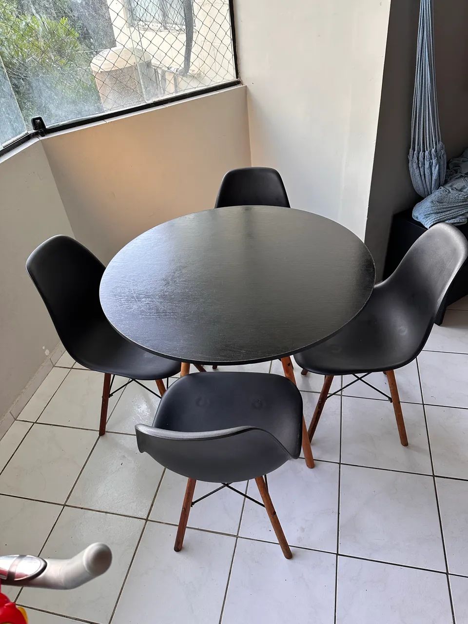Mesa de jantar Eames 90cm c/4 cadeiras - Foto 5