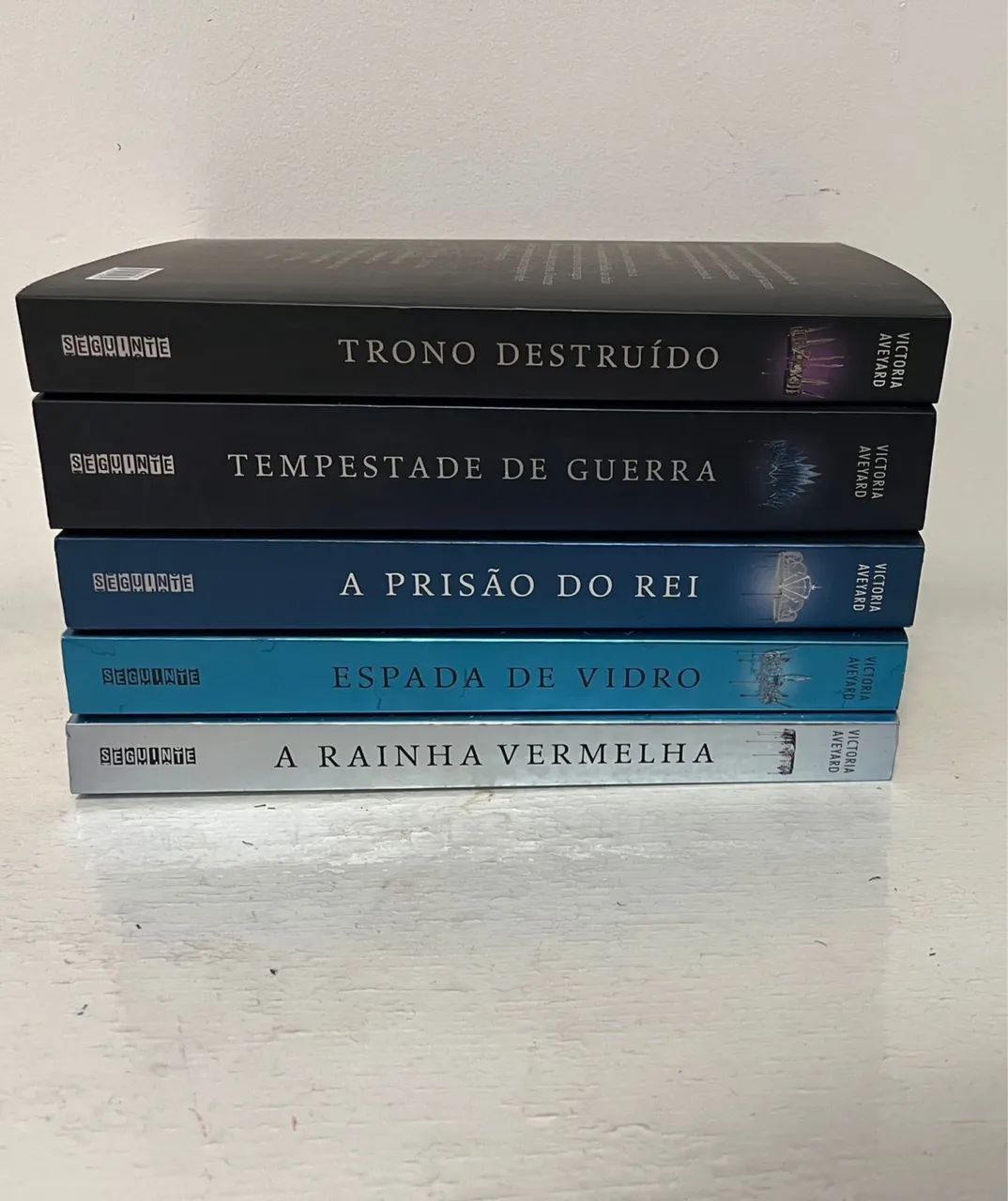 BOX RAINHA VERMELHA, perfeito estado!!!! - Foto 2