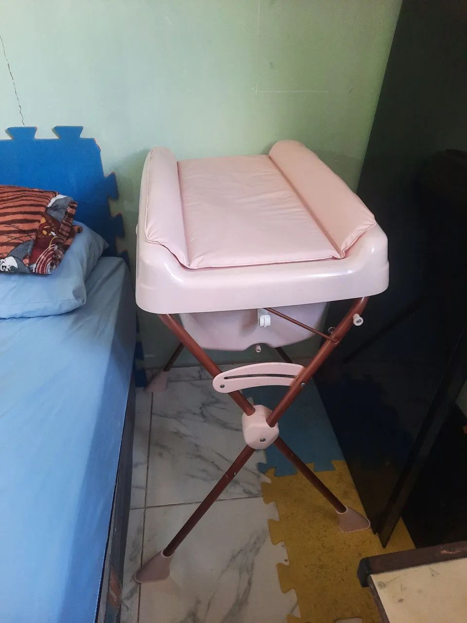 Vendo berço + banheira - Foto 4