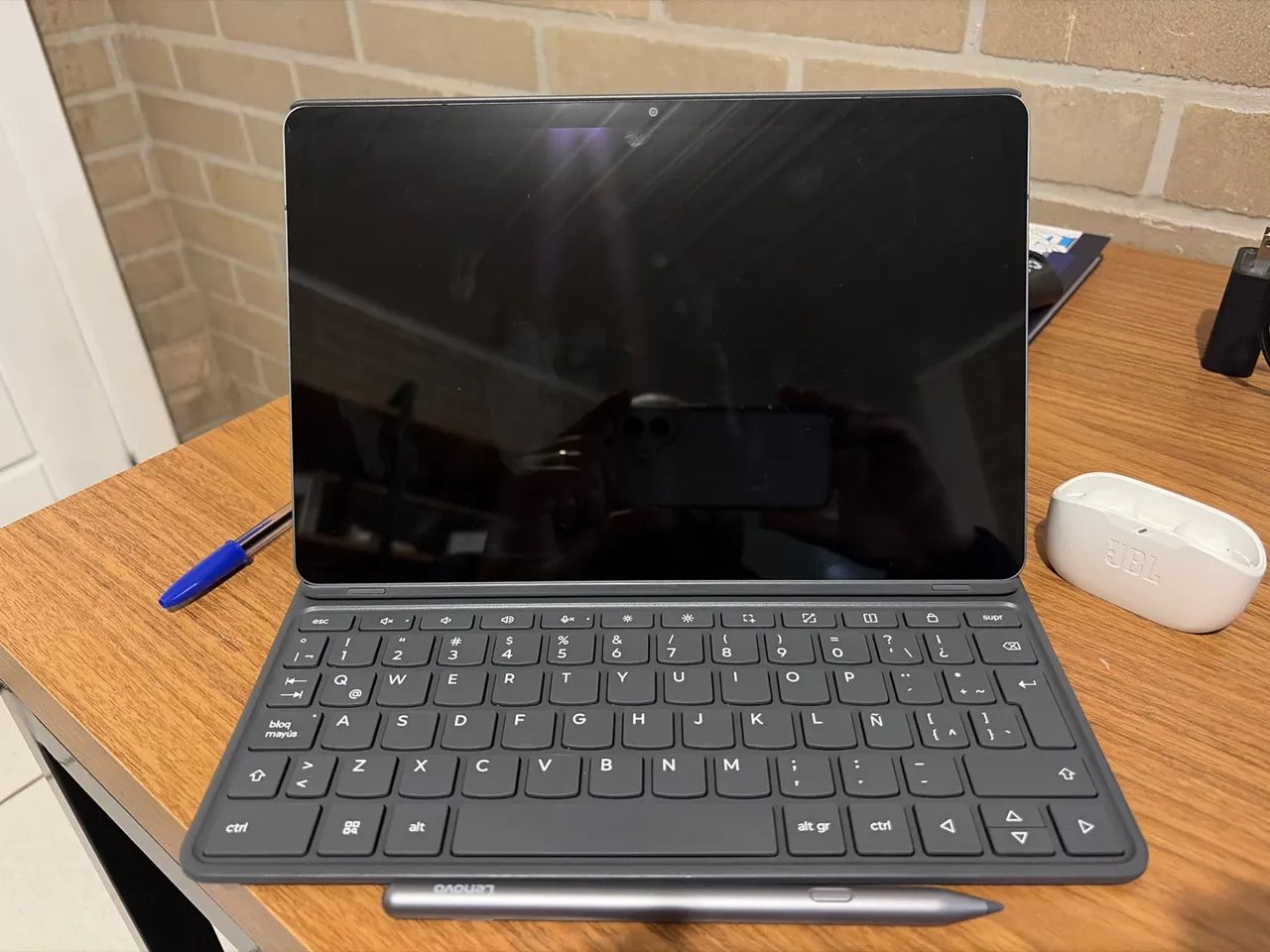 Tablet Lenovo Idea Tab com Capa e teclado 