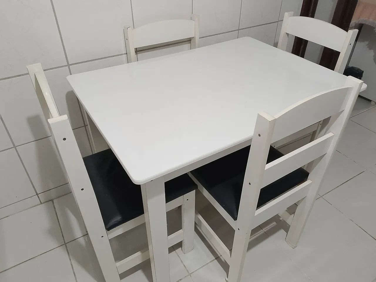 Mesa com cadeiras - Foto 2
