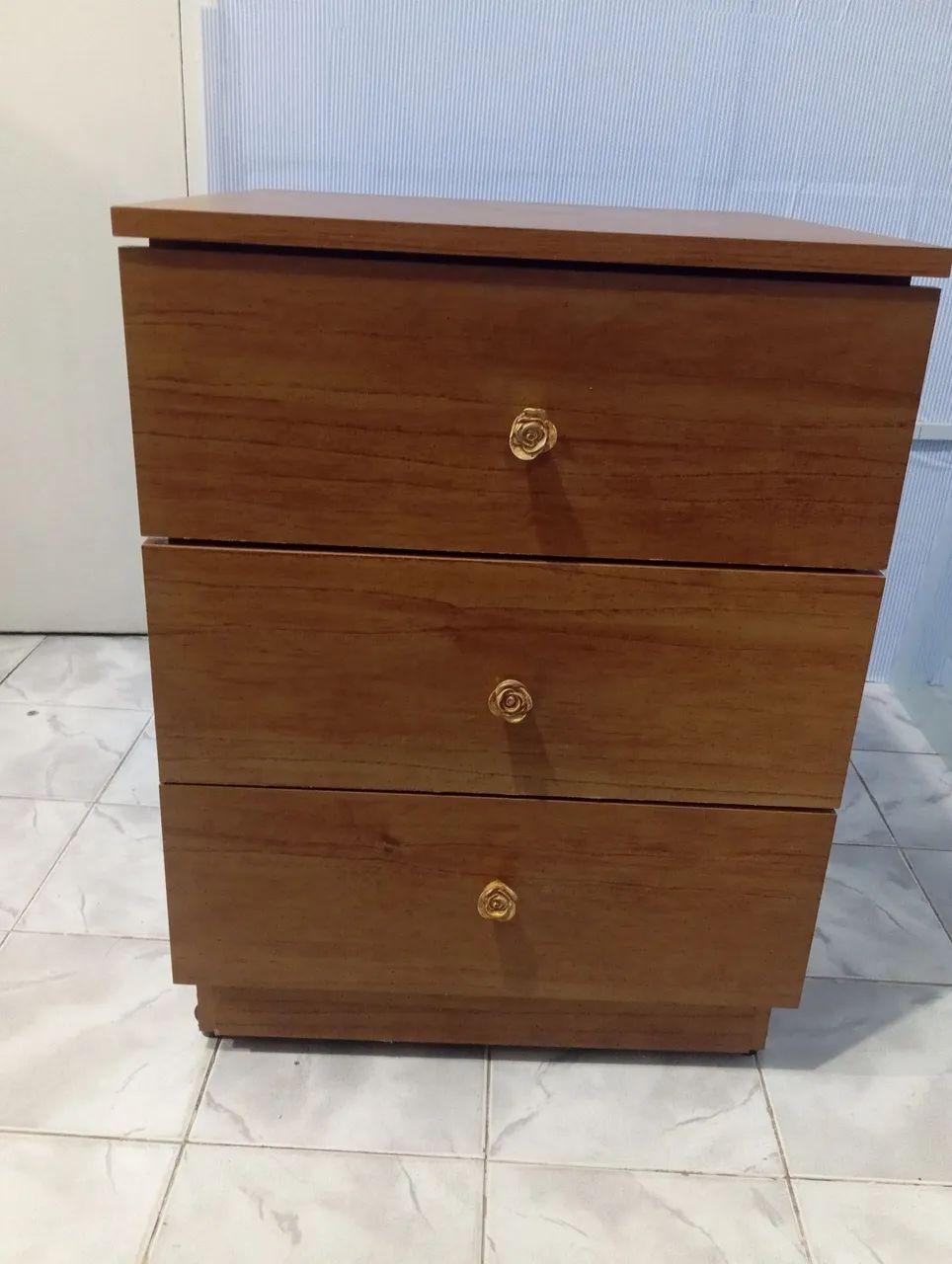 Mesa de cabeceira ou Criado Mudo