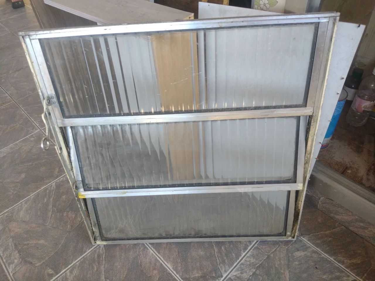 Basculante de alumínio 