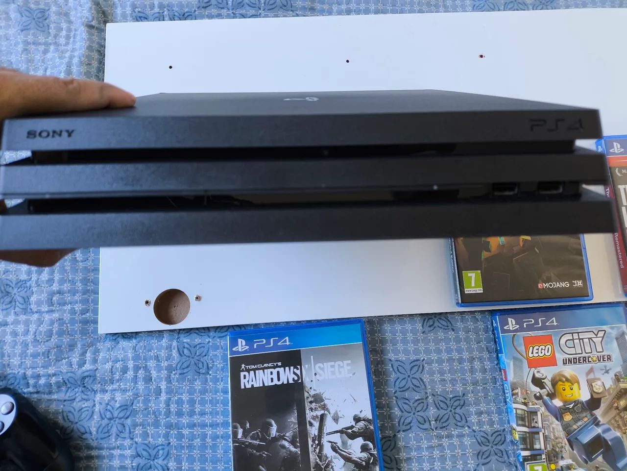 PS4 Pro 1Tb + 4 Jogos - Consoles de Vídeo Game - Coqueiral de
