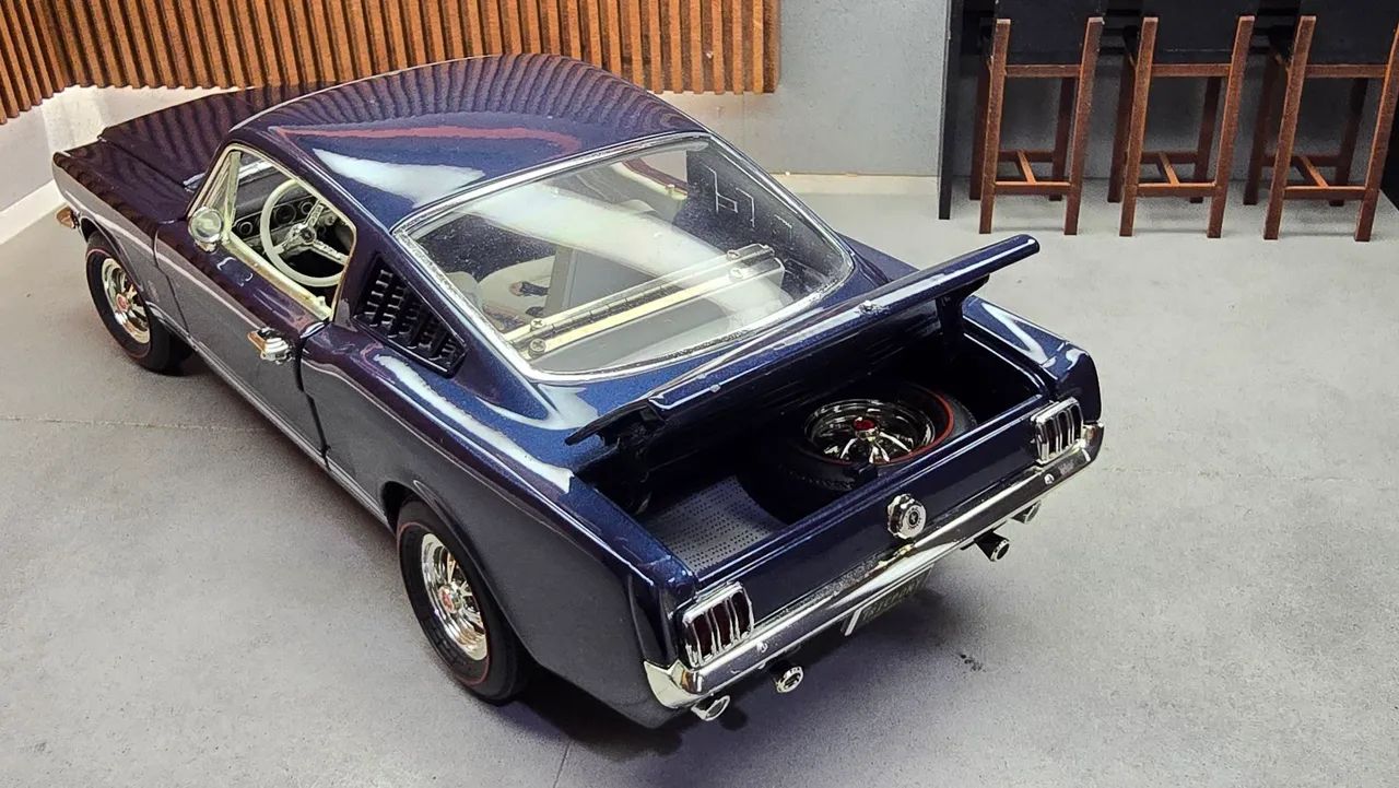 Miniatura Ford Mustang 2+2 Autoworld 1/18 - Foto 5