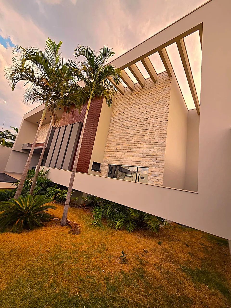 Imovel de Alto Valor com 4 suites e 3 closet e garagem 4 carros. - Foto 4