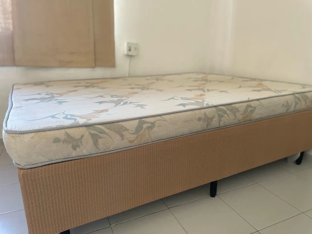 Cama de casal Box com colchão 