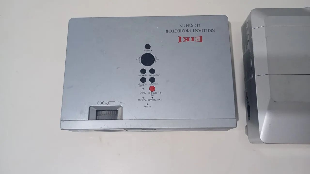 Projetor multimídia Eiki