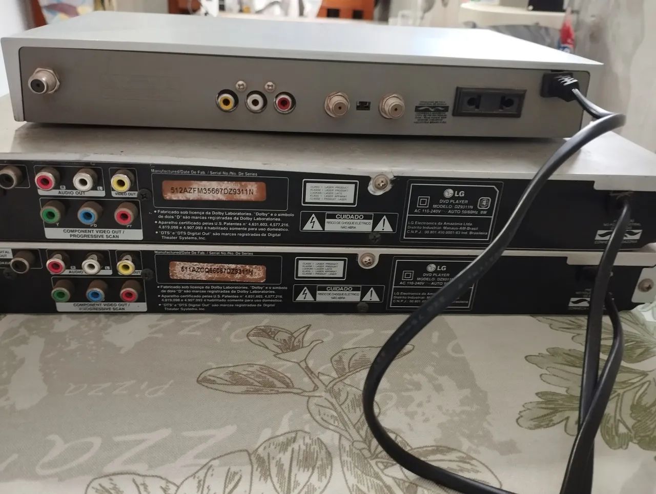 Lote de 2 DVDs e 1 receptor para parabólica. - Foto 3
