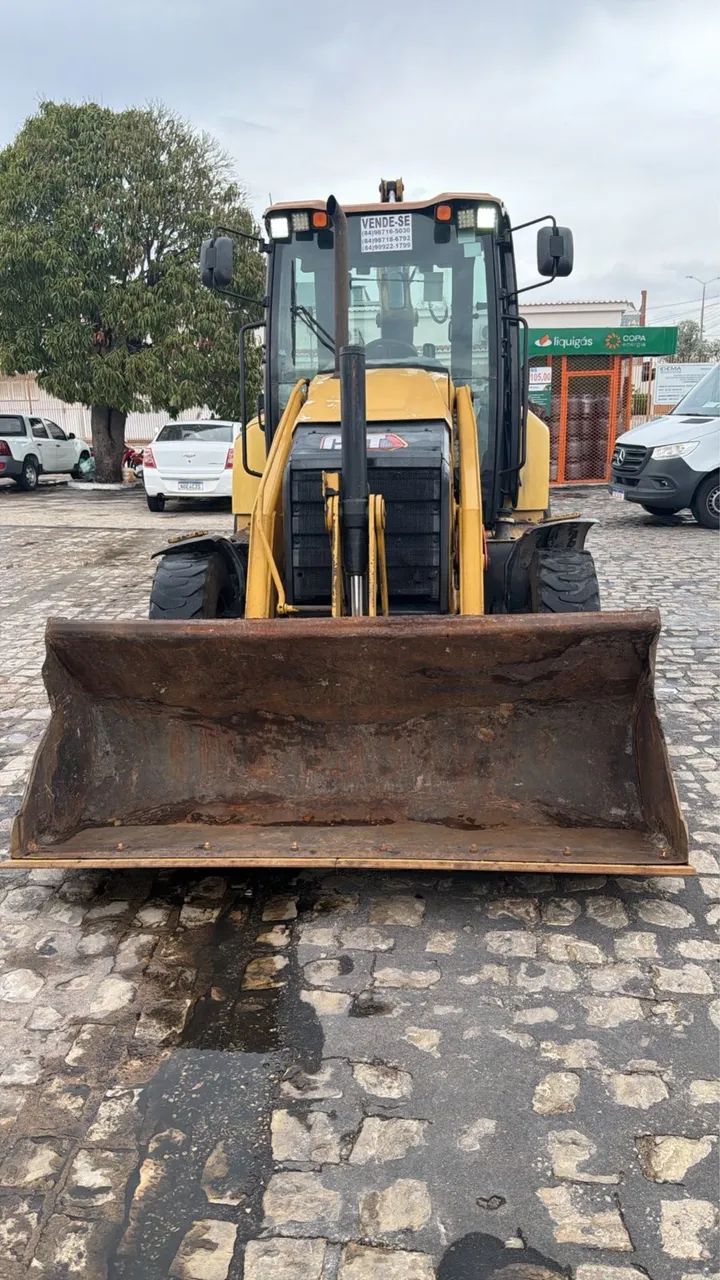 Retroescavadeira Cat  - Foto 2
