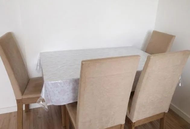 Mesa de Jantar 4 Cadeiras com Tampo de Vidro - Excelente Estado