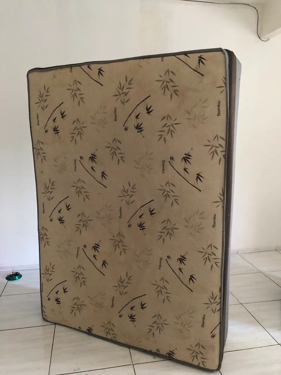Vende-se cama box casal